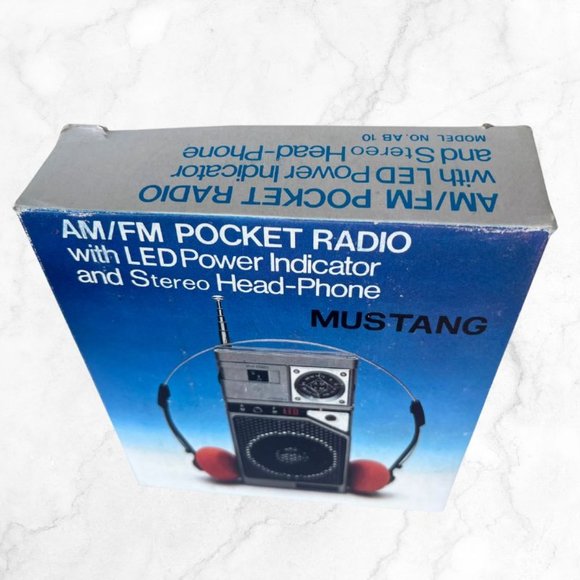 Vintage Mustang Red AM/FM Pocket Radio w/ Stereo Headphones 1980's NOS New - Picture 3 of 4